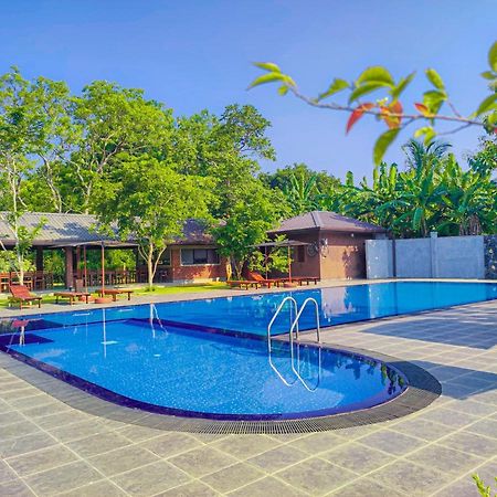 Doola River Edge Udawalawe Exterior photo