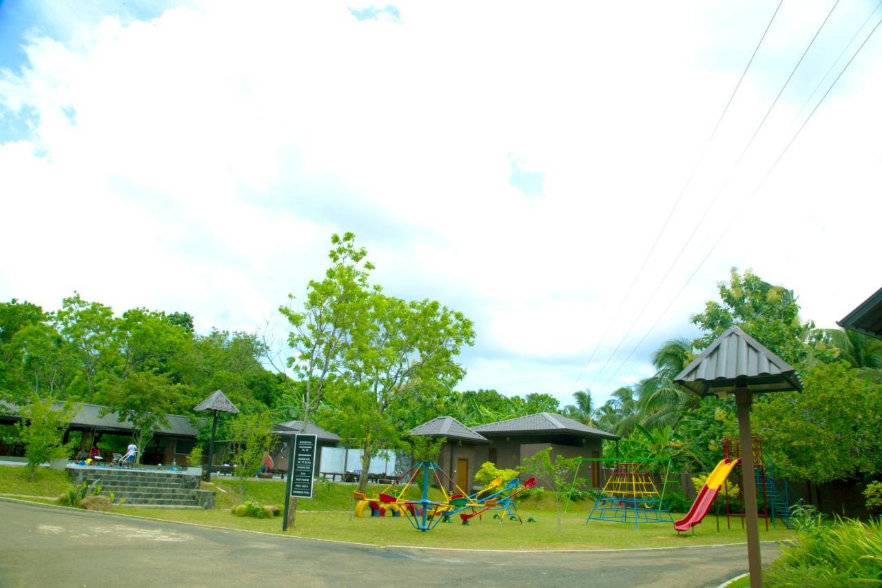 Doola River Edge Hotel Udawalawe Exterior photo