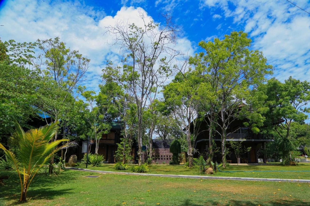 Doola River Edge Udawalawe Exterior photo